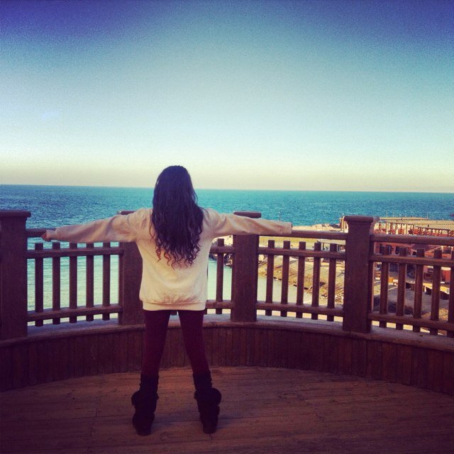 #∞ A fangirl & a complete time waster. Always craving chocolate. If you follow, I loveyouu.♡