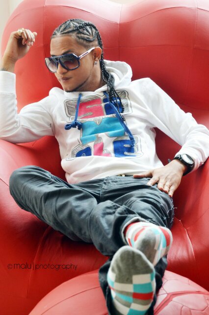 Mozart_la_123's profile picture. Erickson Fernández nació el 31 de Enero 1988 en el barrio de Los Mina, Santo Domingo Este, donde luego se trasladó a El Almirante.