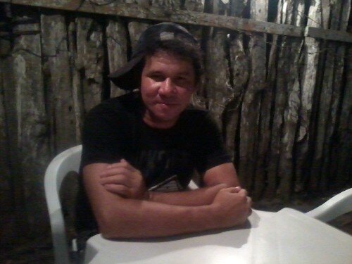 Eu sou uma pessoa extrovertido, amigo, gosto de conquistar novas amizades do meu geito humano com sinprescidade e carater e o meu exencial etc!;)
