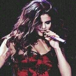11•22•13 was the best night of my life I will stand by selena forever