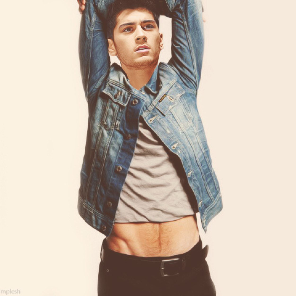 hi loves heres a free follow so follow @nachyozayn if you want xx