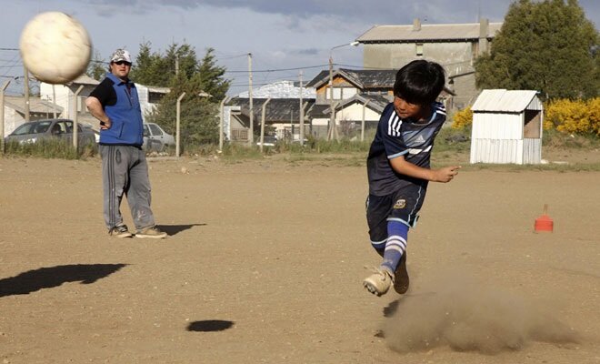 I am new gen Maradona Messi I am 8 years old an love Football I will be the best and will win the WC for my country 
#SnowMessi 
http://t.co/Qhd5AsbJTy
