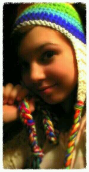 Hi! I'm 16. ت I love the smell of earth, the sound of laughter & music♪ ت