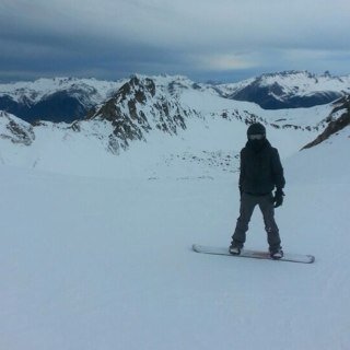 jomi010's profile picture. 