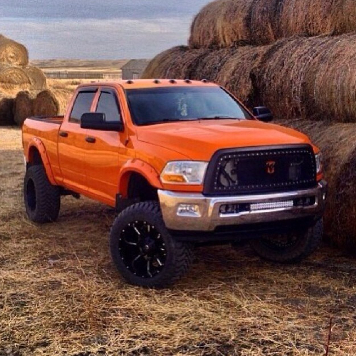 Bringing you pictures of the best lifted trucks Send pics of your truck to kik:TheLiftedTrucks