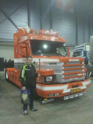 LPoepjes1279's profile picture. Oud maar goud. Piloot bij kreko moerdijk. Het is alleen dik als er een open pijp onder zit !!! .