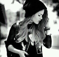 14 ~ dutch girl ~ dead inside ~ fat ~ selfharmer~ fake a smile ~  i hate my life,and i hate the pain..