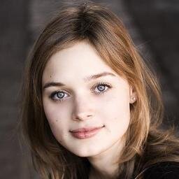 JMatelote's profile picture. 20 años. Camarera del Musain. Si buscas cotilleos, has llegado al sitio acertado. No vivo en las nubes, simplemente filtro información. #RPDesBarricades