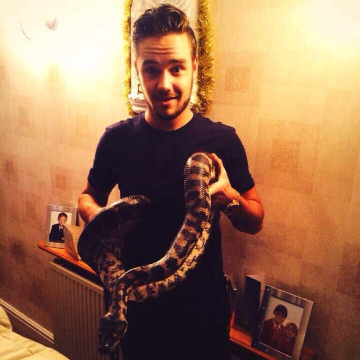 i am philis de snake aka dat snake dat wrapped around de 10 inch