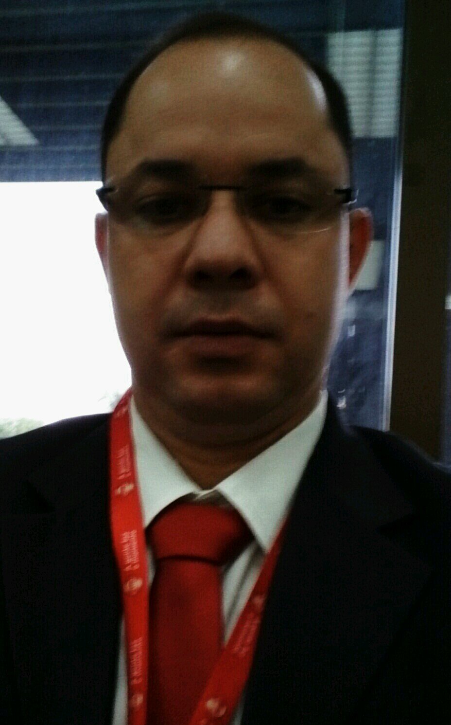 Administrador, casado, dois filhos, Gerente Filial da Claro em Tocantins