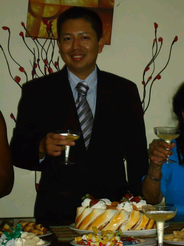 Ama a Dios sobre todas las cosas y al projimo como a ti mismo. Hombre sencillo pero de mente compleja.