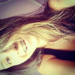 Se a vida não te der motivos para sorrir, sorria até encontrar um...