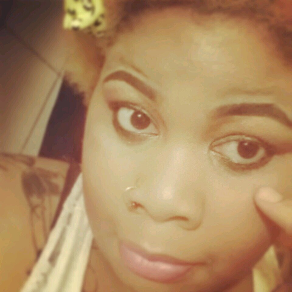 |21yrs old| #CollegeLife|Single|9O's Babyy| #Mention4Follow|| I only trvst the man up stairs| KiK tho?: _BuddedT