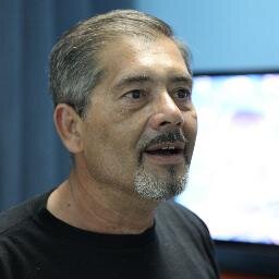 Gosto de relembrar o passado, sonho com o futuro, mas amo mesmo é o presente. Para mim, o mundo  começa agora.
