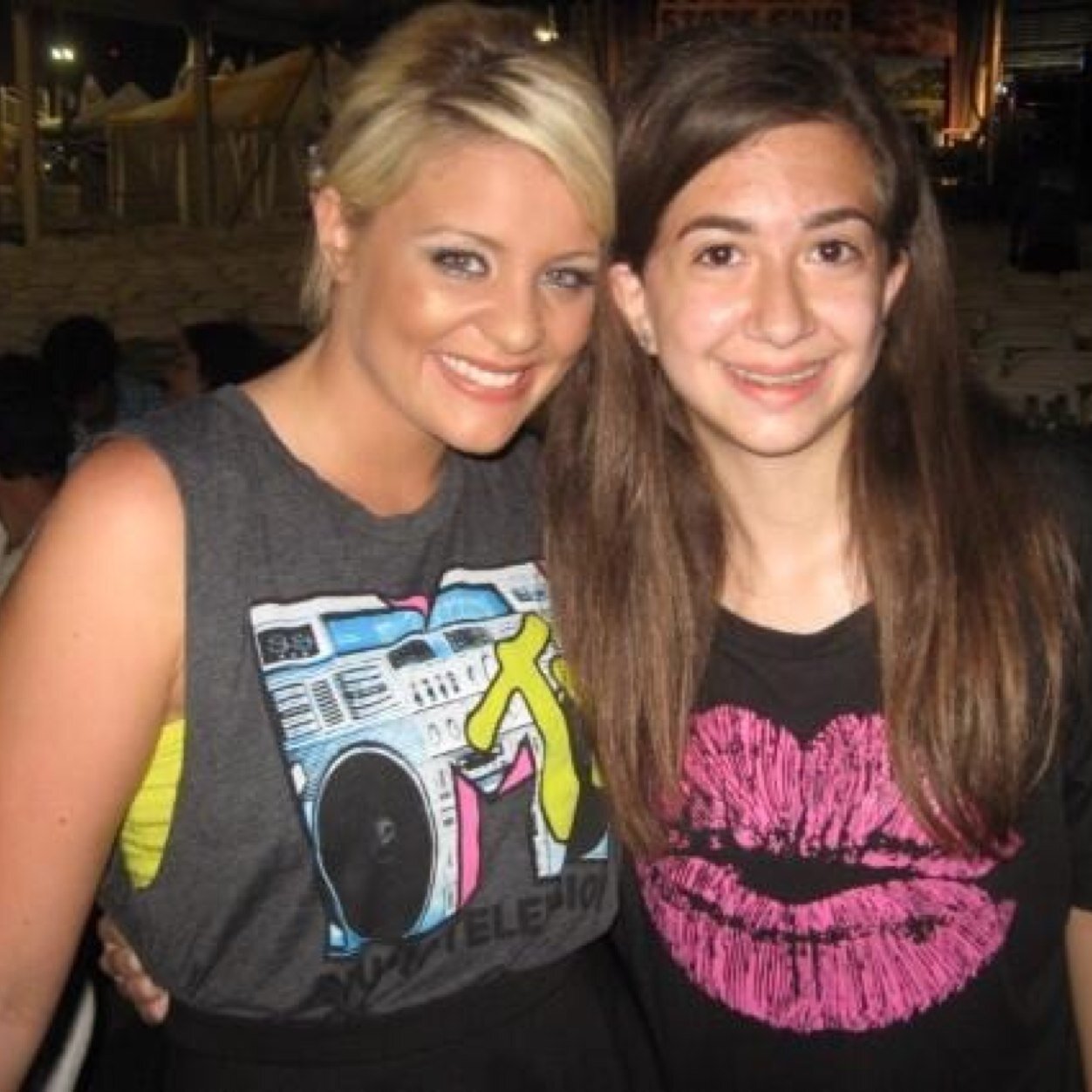 lauren follows 6/29/12. i also met her. 6/29/13 ❤ #alainer #holliepop #sweetp #skoutlaw #directioner basically @lauren_alaina is perffff