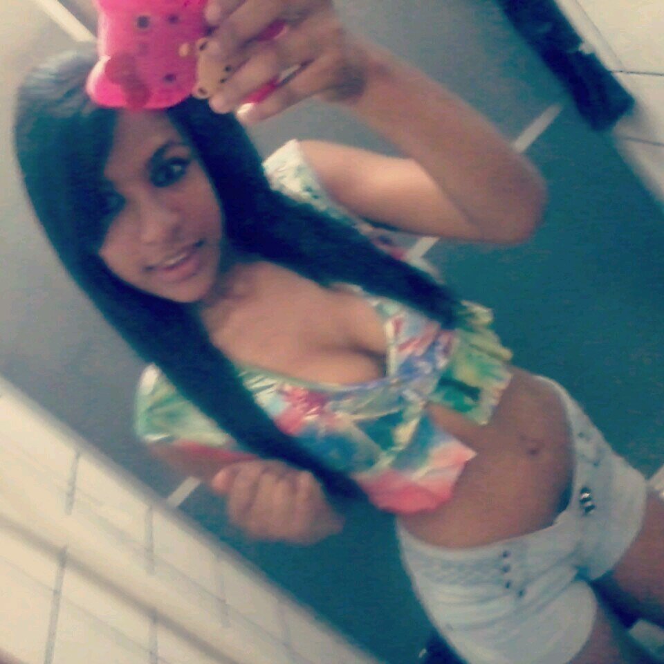 eaii vi aki pra disser q amo essa gorda feia askokoas q smp vo ta com ela pro q ela precisar ela é só MINHA  sokkoas p.@rockvida_ana