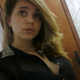 Feliz ou não, a lei da vida sempre é seguir em frente com a cabeça  erguida