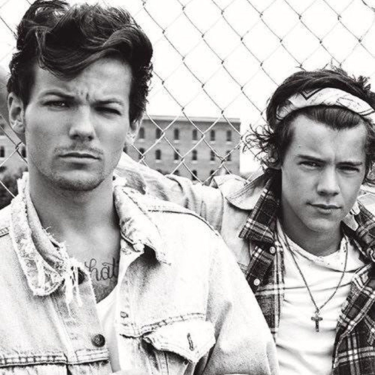 Hiii ! Do not follow me here ! Follow me at @chilloutnarry ! Follow back ALWAYS !