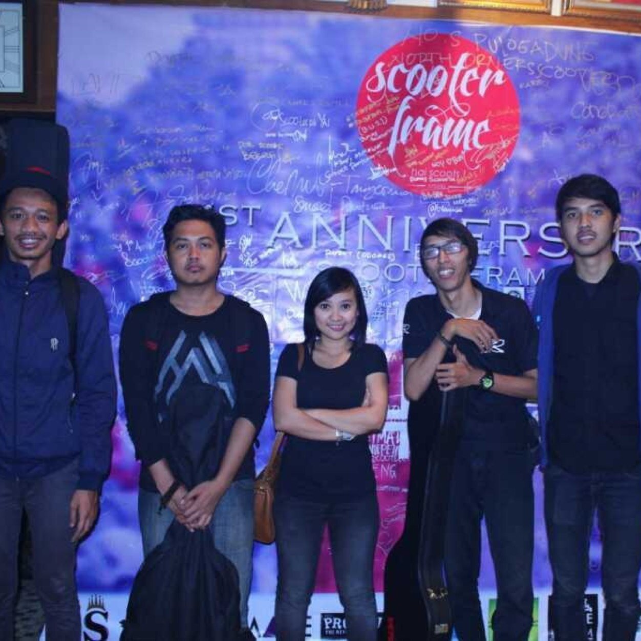 Official twitter of Playmore band. We are @agungrmdhn @fathur1107 @enggacruy @rhiantsyah @lhaladecyani. Cp: Engga 083874373543