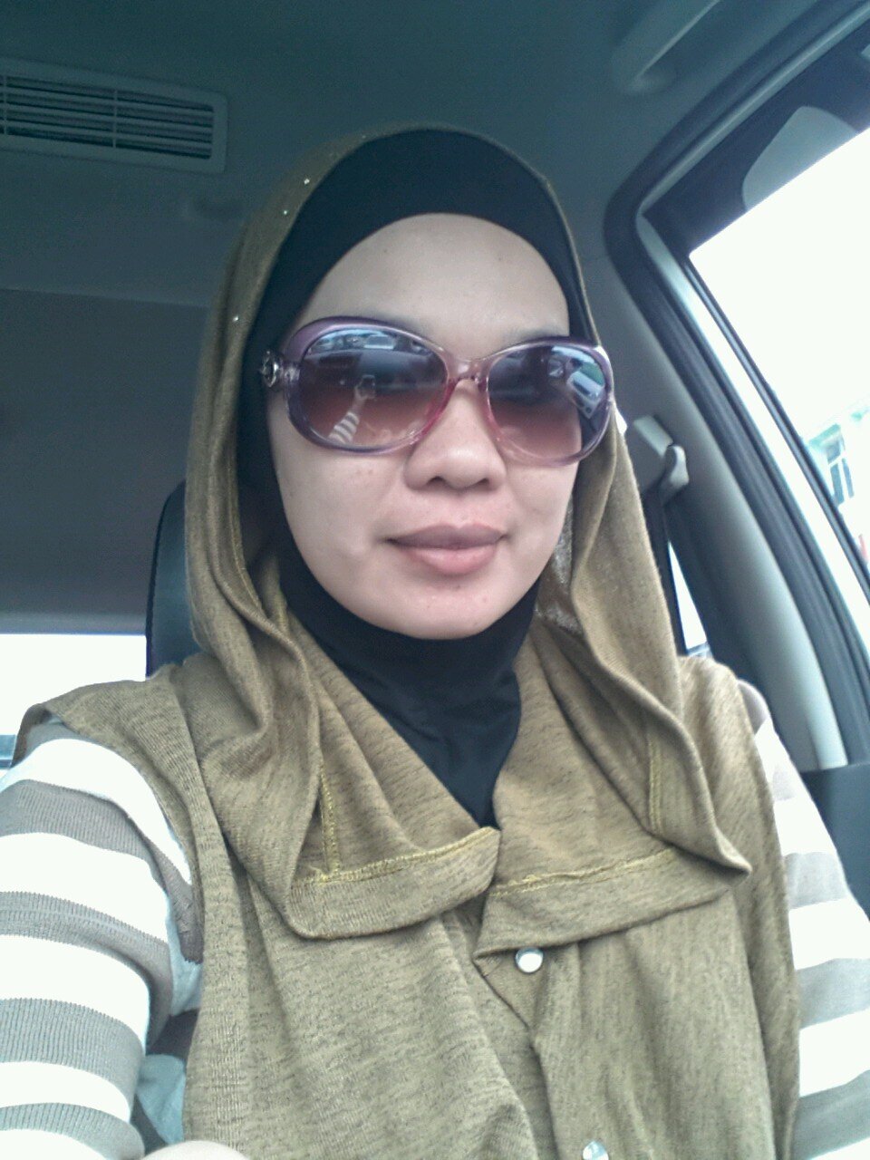 zalenawatim's profile picture. The way to love anything is to realize that it might be lost.