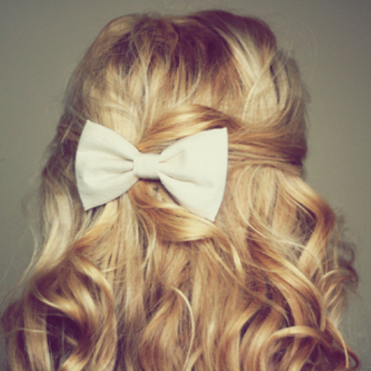 Theclassylife1's profile picture. Just a classy girl who loves The Lord, monograms, Vineyard Vines, Lily, Gossip Girl & Tory Burch. Proverbs 31:25 †