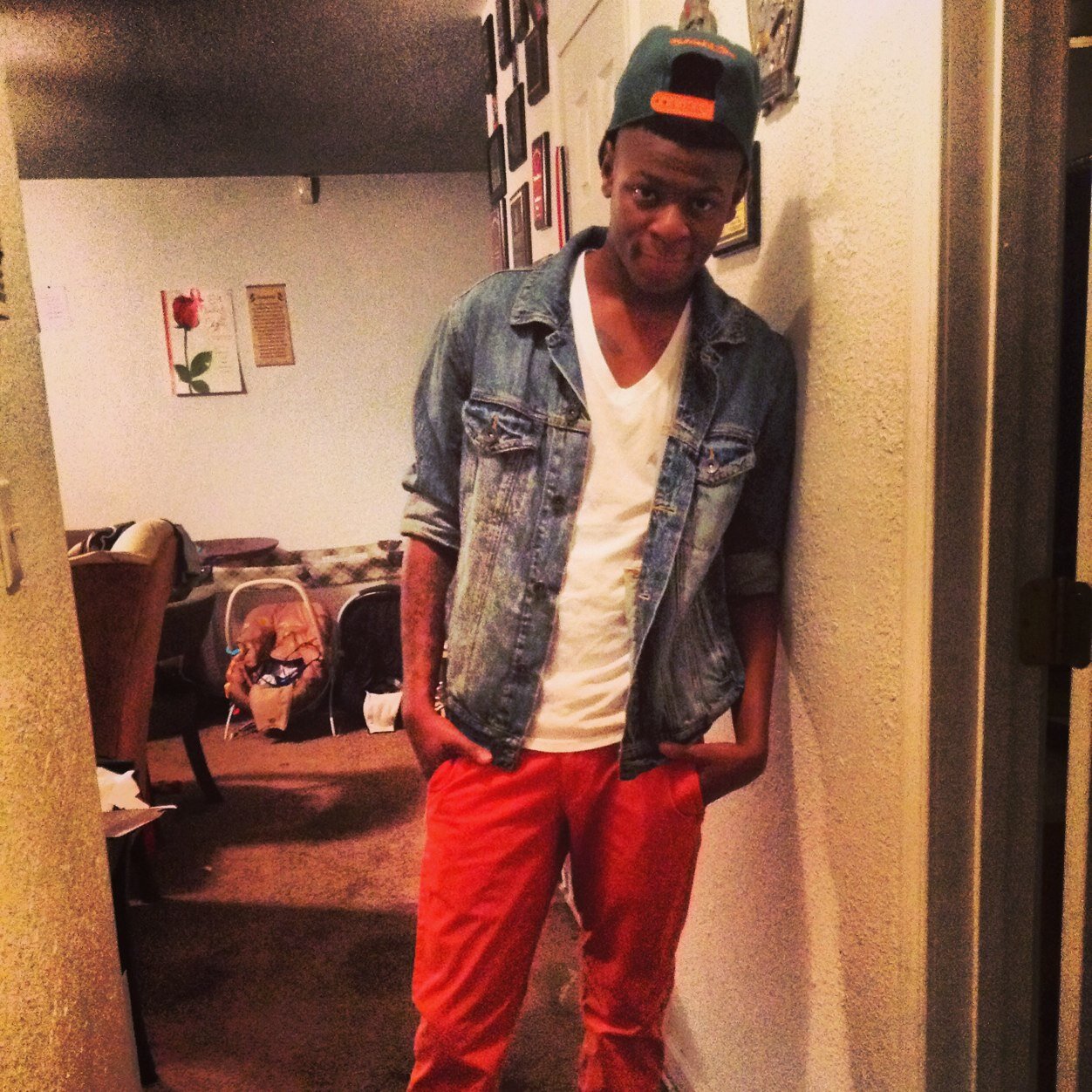 Cool guy love to make money and love females and im always gone keep it real