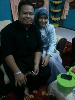 juz follow n mention k. i will follow u back, taken by @fiezchai. luv my hubby:*