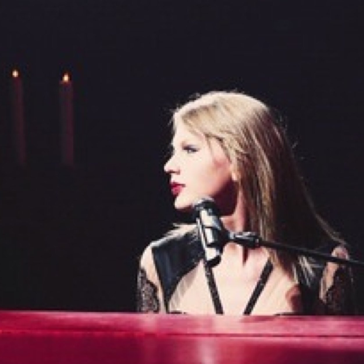 fangirl


 {got permission to use this user}