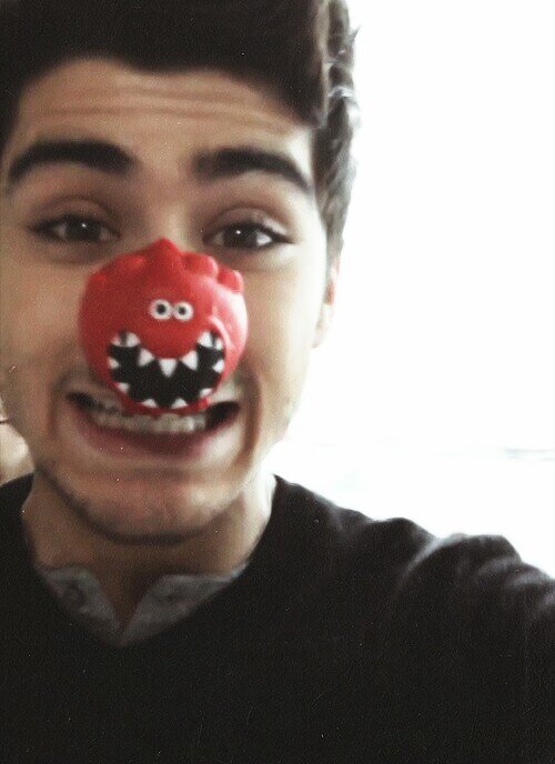 hi this is a free follow can you pretty please follow my other account? @xcarolinamalik :)