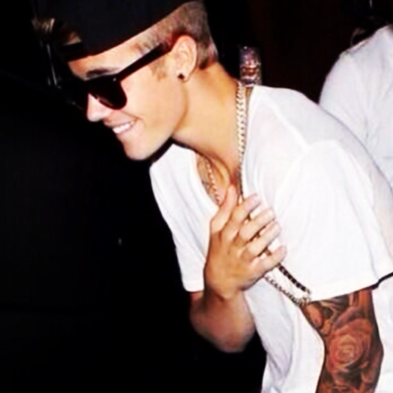 BIZZLE.