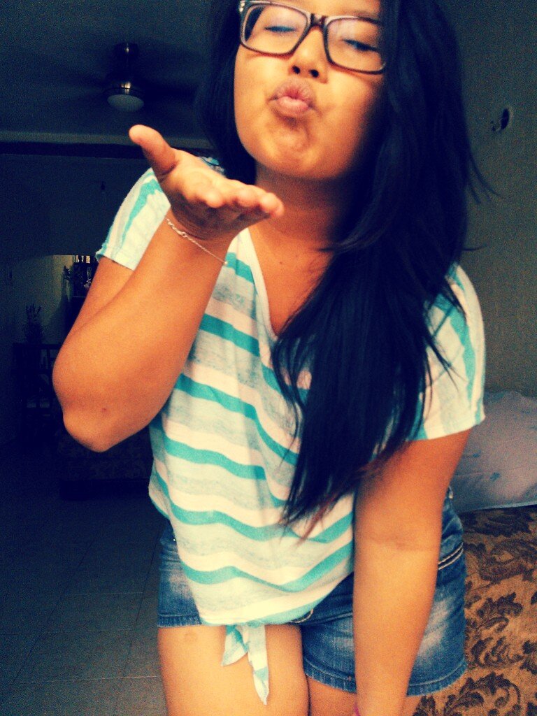 Follow me// Soy buena onda✌// Signos favoritos Yin-Yang☯& el Infinito∞.// Mejor amiga Regina Araújo;Novio Kevin:3 Ji.