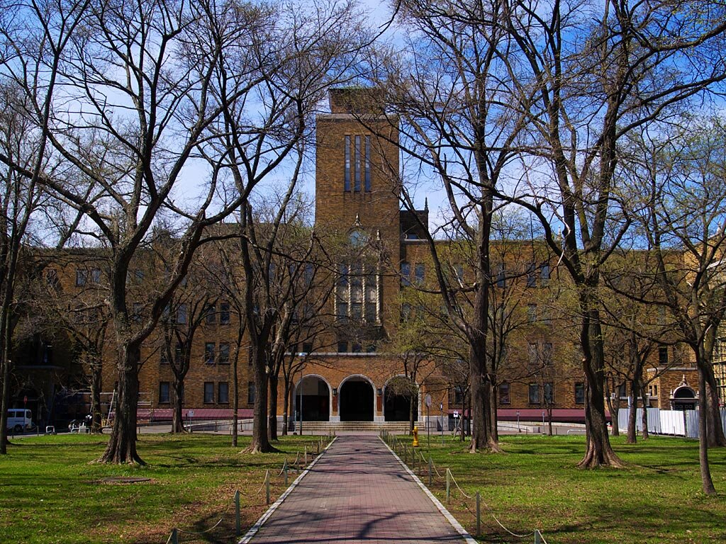 広告代理店→地方の弱小私立大学→中核都市の偏差値ランク高めの私立大学→WEB系の会社   小学生の子持ち　業界は離れたけど教育関連の話題には興味あり