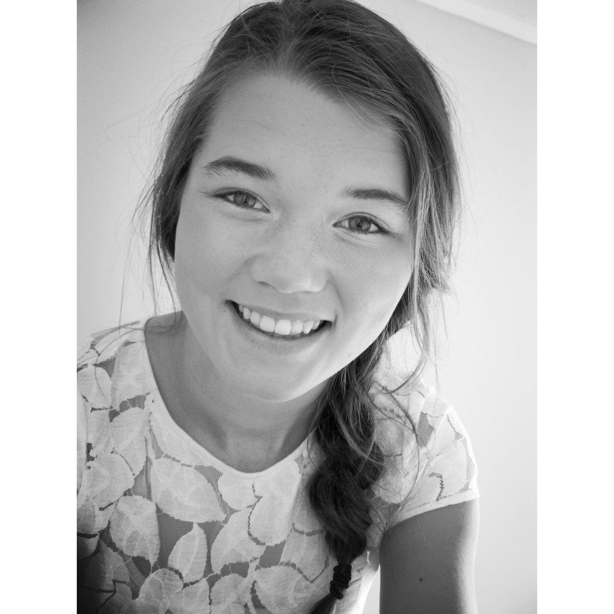 Emma • 16 • I love dancing and being a christain• i LOVE god and what he has in store for me and my future!! 

Dont follow me follow God!