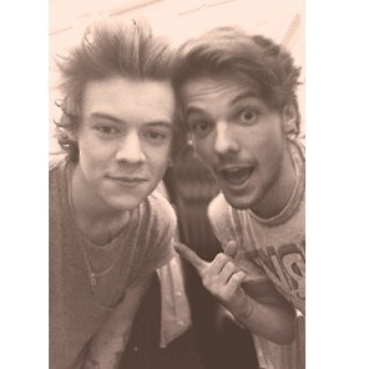 Harry • Louis is my little angel • Gay • Ho trovato la mia anima gemella,con lui vivo,senza lui muoio • Louis è il mio piccolo combattente •