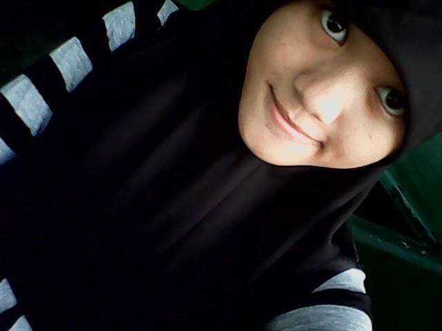 Aku gak tau sampai kapan usiaku akan bertahan, tapi aku yakin cintaku selamanya untukmu sayang bawel... :* :* :* love,love,love hapit romadon. 3 3