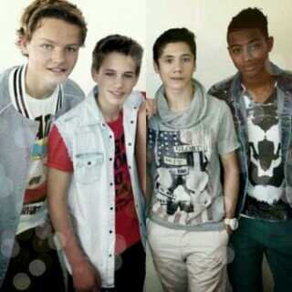 persoonlijke account: @xoxliekeee ~ Mainiacs~ Owen, Rein, Daan, Nils  ~ Mainstreet is my world ~ mainiacshelp@gmail.com