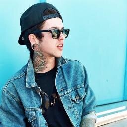 Orelfan / je follow back tout le monde tel une gentille personne ! 420 poto
