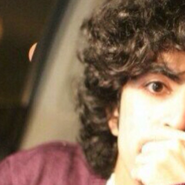 اقبلت مثل اللي مبشر بمولود ،،، واقفيت مثل اللي يعزى بغالي