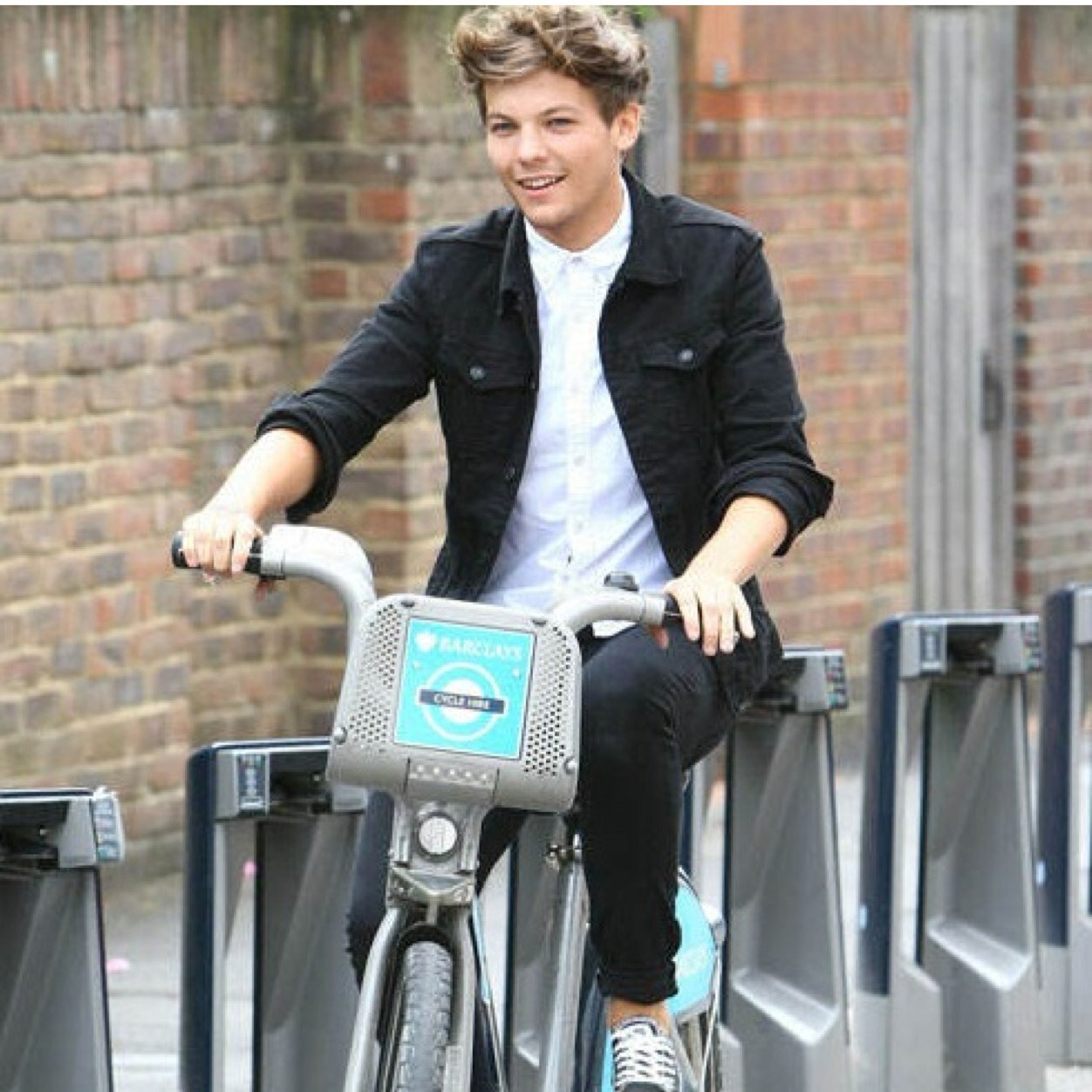 Follow @1Dhitsmygspot for a free follow