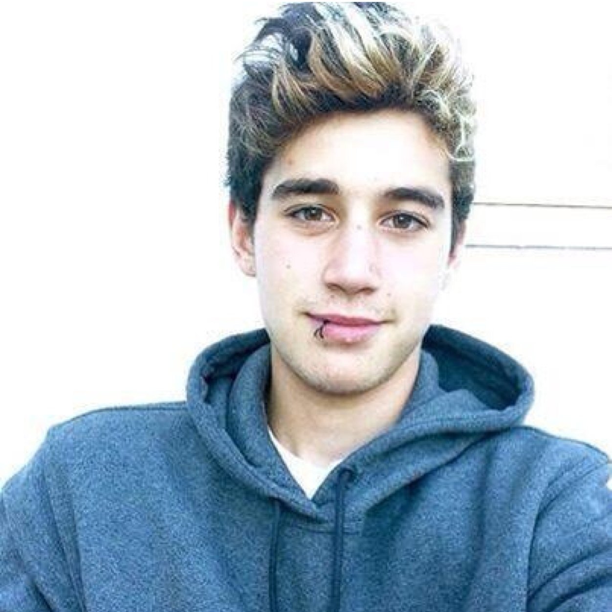 if u aint talking janoskians i dont wanna talk
