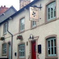 Amazing gastro pub restaurant owned and run by the local community. Fabulous food, real ales and a wonderful atmosphere. Come and see us, dewch draw 01691718810