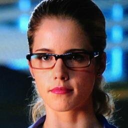EmilyBettIT's profile picture. Primo account  italiano dedicato all'attrice canadese @EmilyBett Felicity Smoak in @CW_Arrow https://t.co/NO4omHb6lo