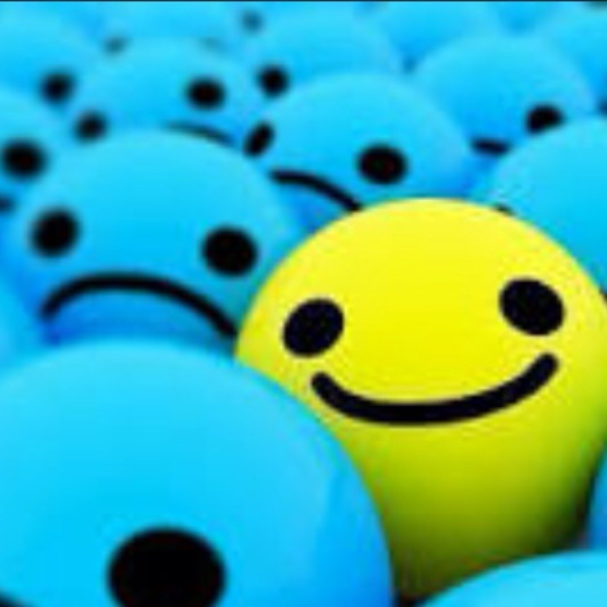 Sé feliz. Vive la vida sin importar lo que piensen. Sé diferente.