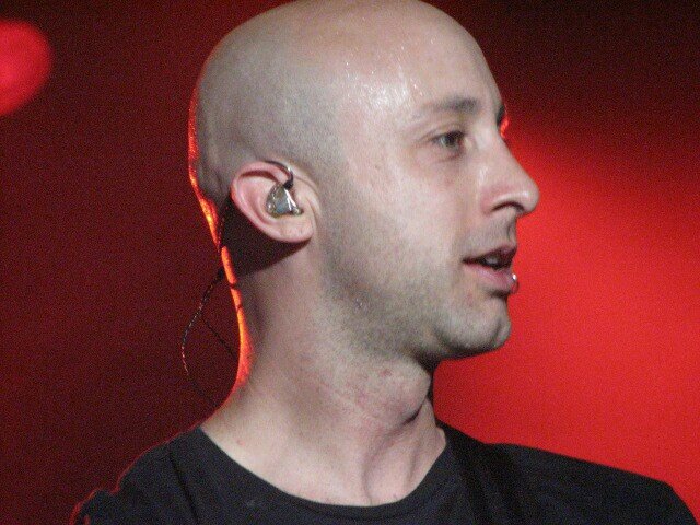 @jeffstinco est mon Idole :D Simple Plan Je parles français et je viens de Montréal (: