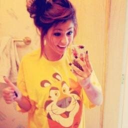 hello,iam angel 16 years old girl i love food fashion music and i love smiling to :)