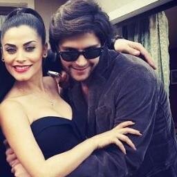 Meltem & Levent Aşkına Aşık.

Gencoların gülü hayatının tamamını kaplamış durumda. Levent ( BoraCengiz) Herşeyim. ♥