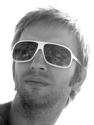 Hi my name is Matt and I'm a Social Media, tech, gadget, apple junkie