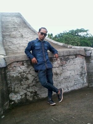 tangisan bocah kecil yg bgitu senang akan indah.ny sunyi.ny mlam .... ???
SETREN CITY ...... semarang kuto rock city _*