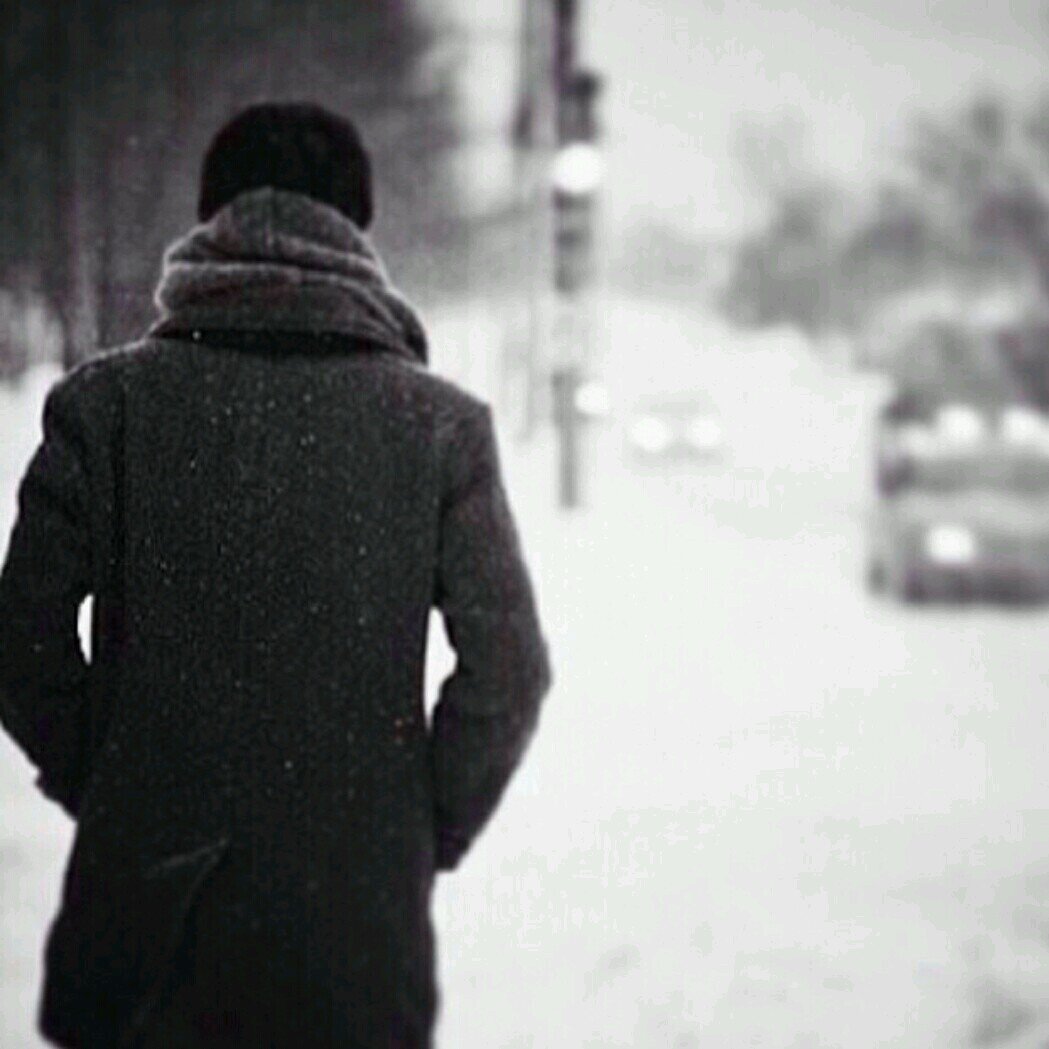 ‏كن صديقاً للجميع ألق التحية و ابتسم و لا تدع في قلبك حقداً على أحد و تذكّر : ( #الأخلاق ) هي الروح التي لا تموت بعد الرحيل