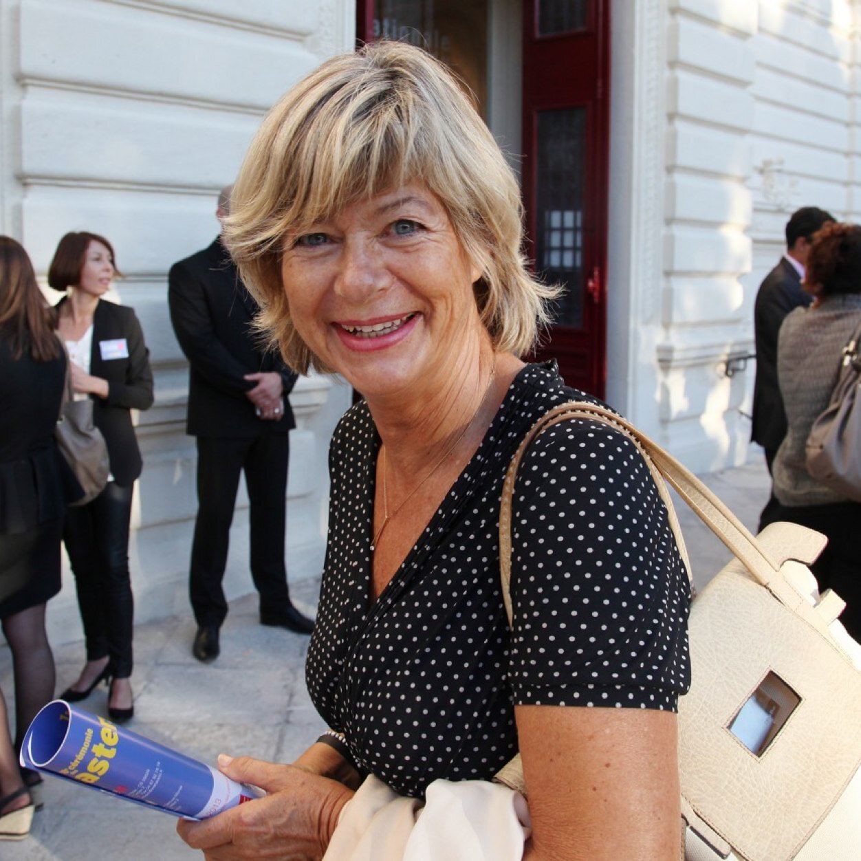 en retraite depuis le 14.07.2016 Ministere des sports Correspondante sport de haut niveau et sport pro à la Direction Régionale de la Jeunesse et des Sports CS